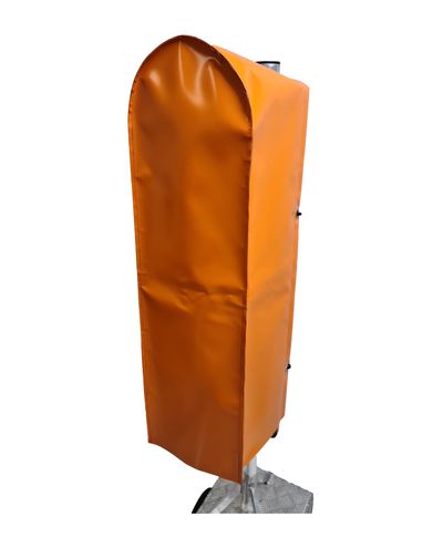 Protective hood for traffic lights