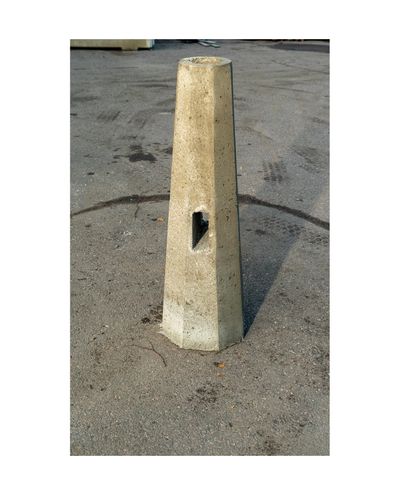 Concrete base 90-114/1300