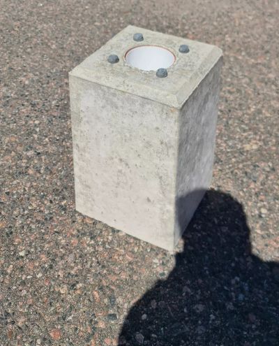 Concrete base for flanged counterpost