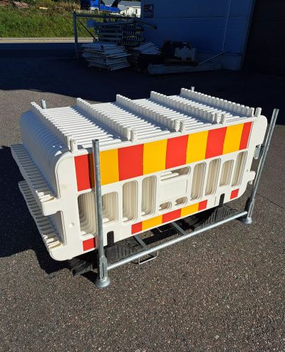40 meters of easy fencing with a stand