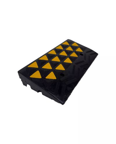 Curbstone ramp with reflectors, center piece 60*30*10cm